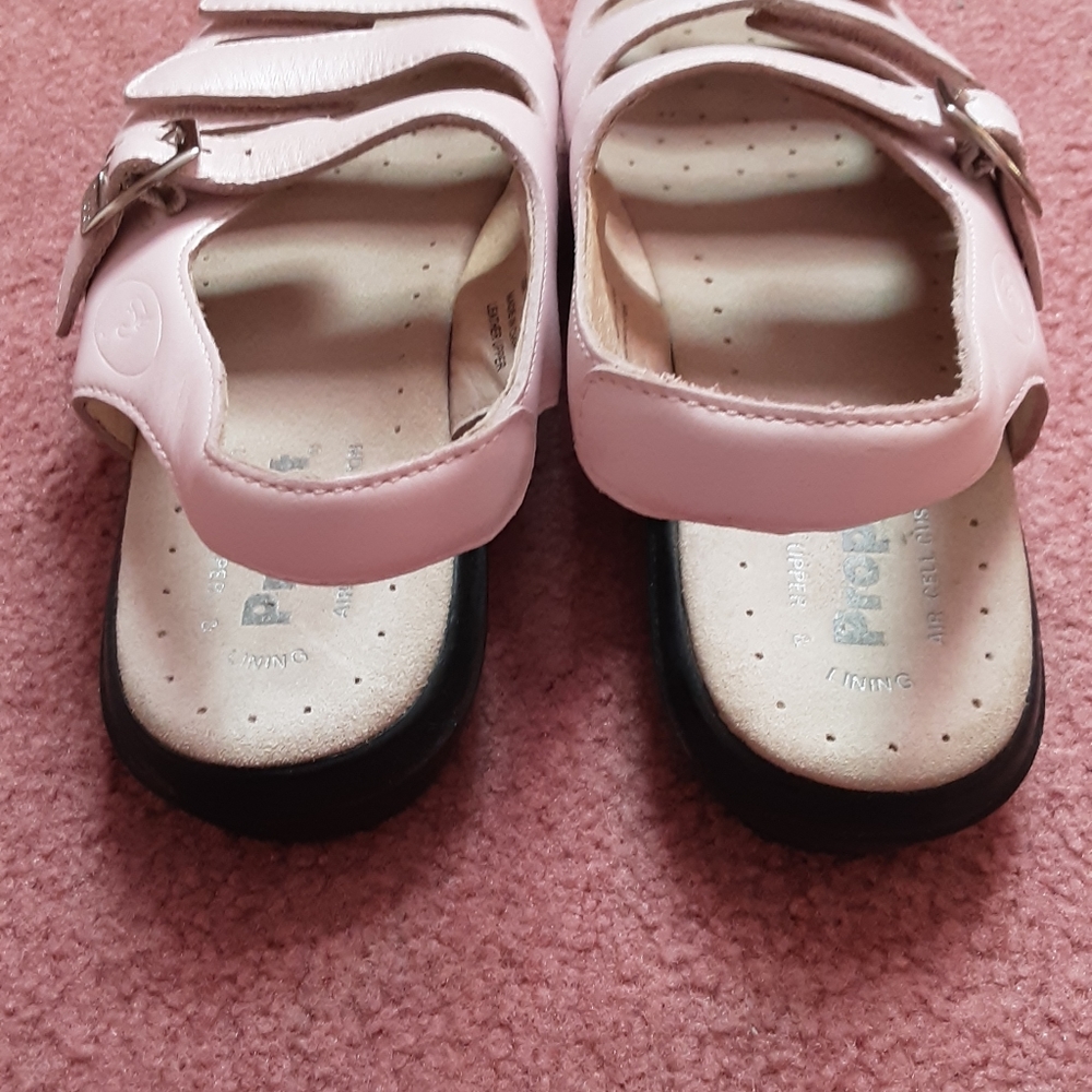 Propet Sandals. - Picture 4 of 7